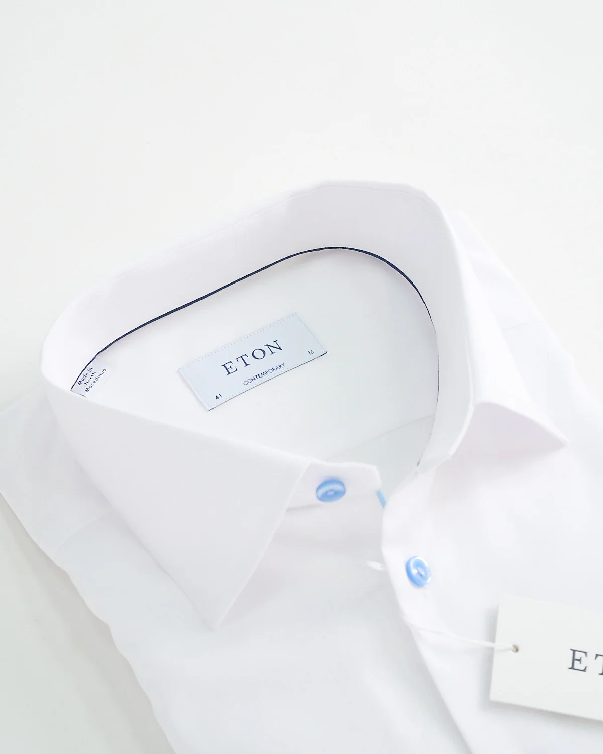 Signature White Twill Contemporary Shirt With Blue Buttons - Image 3