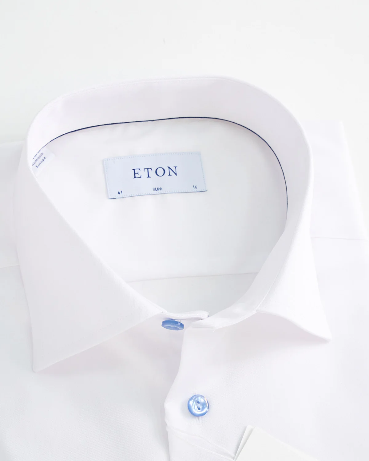 Signature White Twill Slim Shirt With Blue Buttons - Image 3