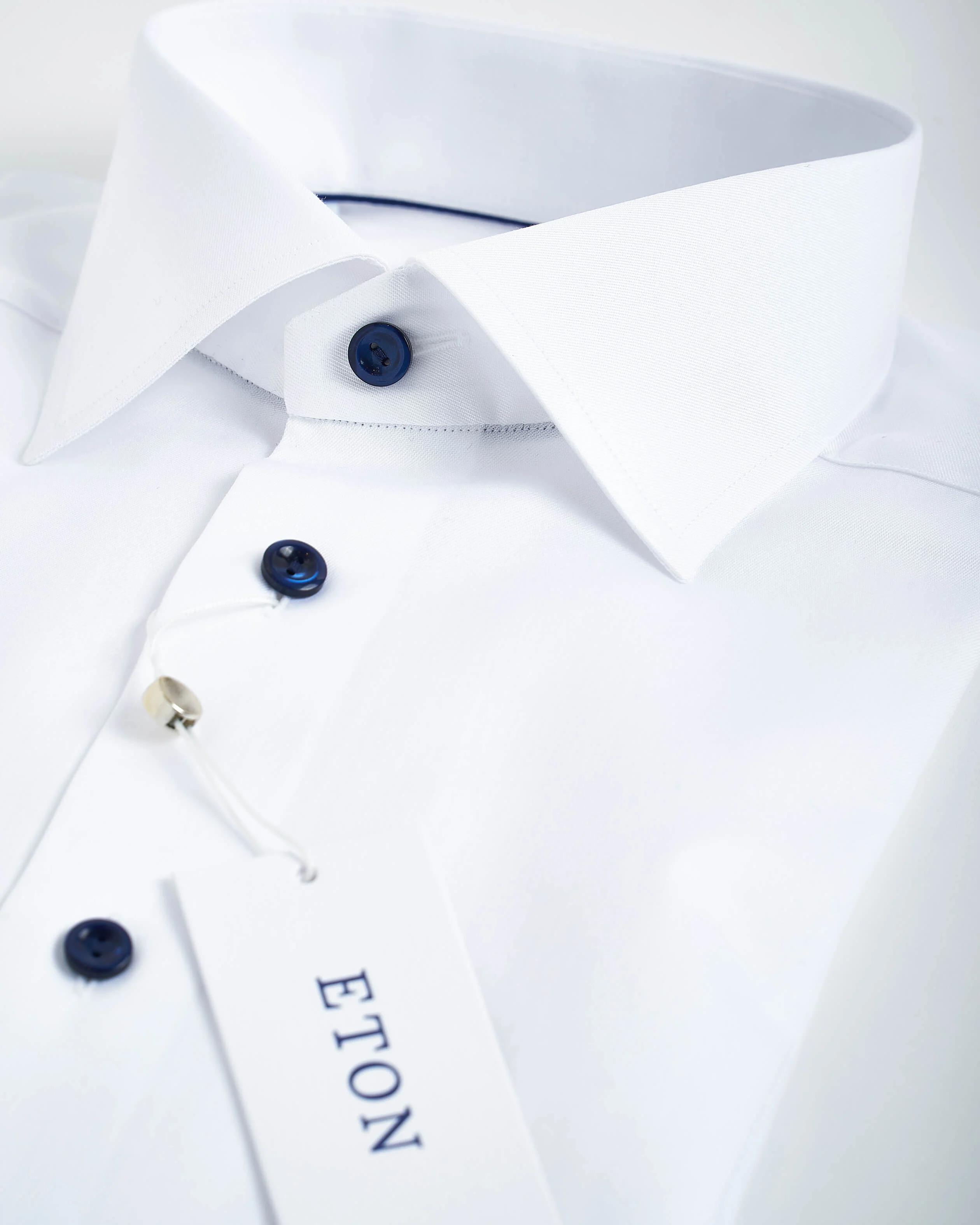 Signature White Twill Slim Shirt With Navy Buttons - Image 4