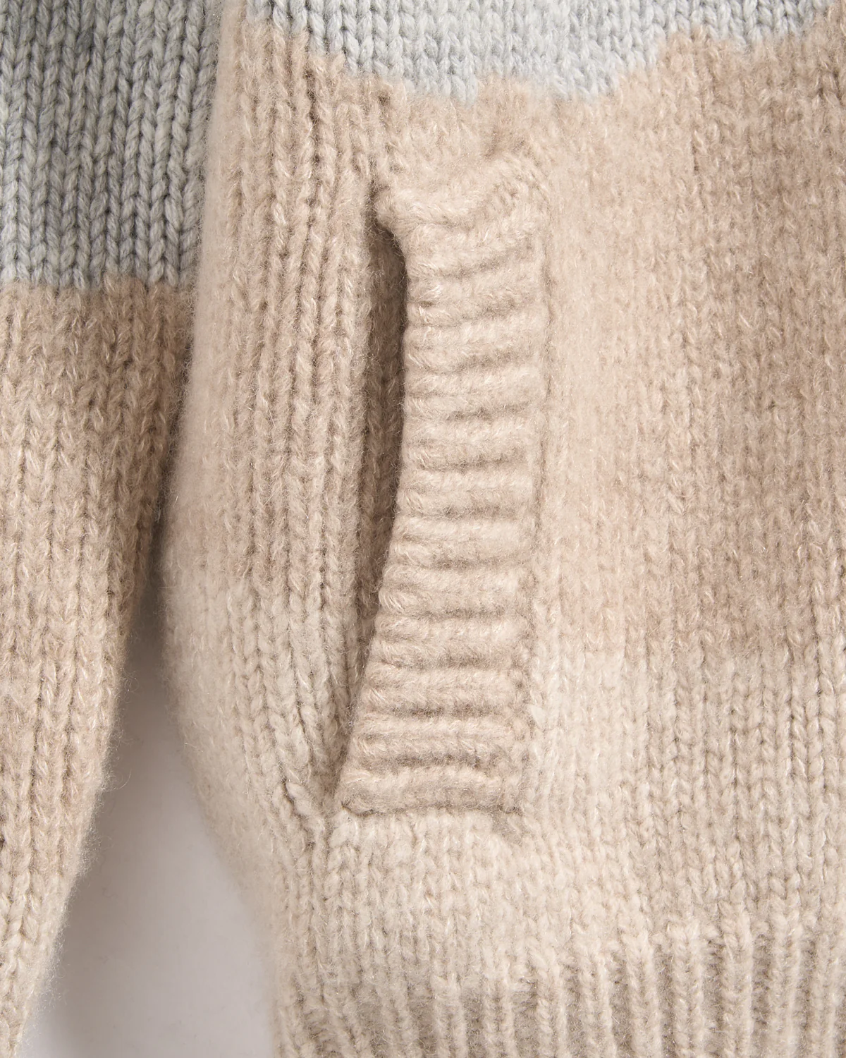 The 'Baitone' 100% Cashmere Slopes Intarsia Cardigan - Image 6