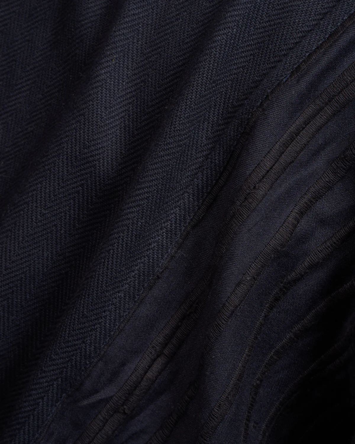 Damien 2.0 Handloom Cotton Shirt In Navy - Image 6