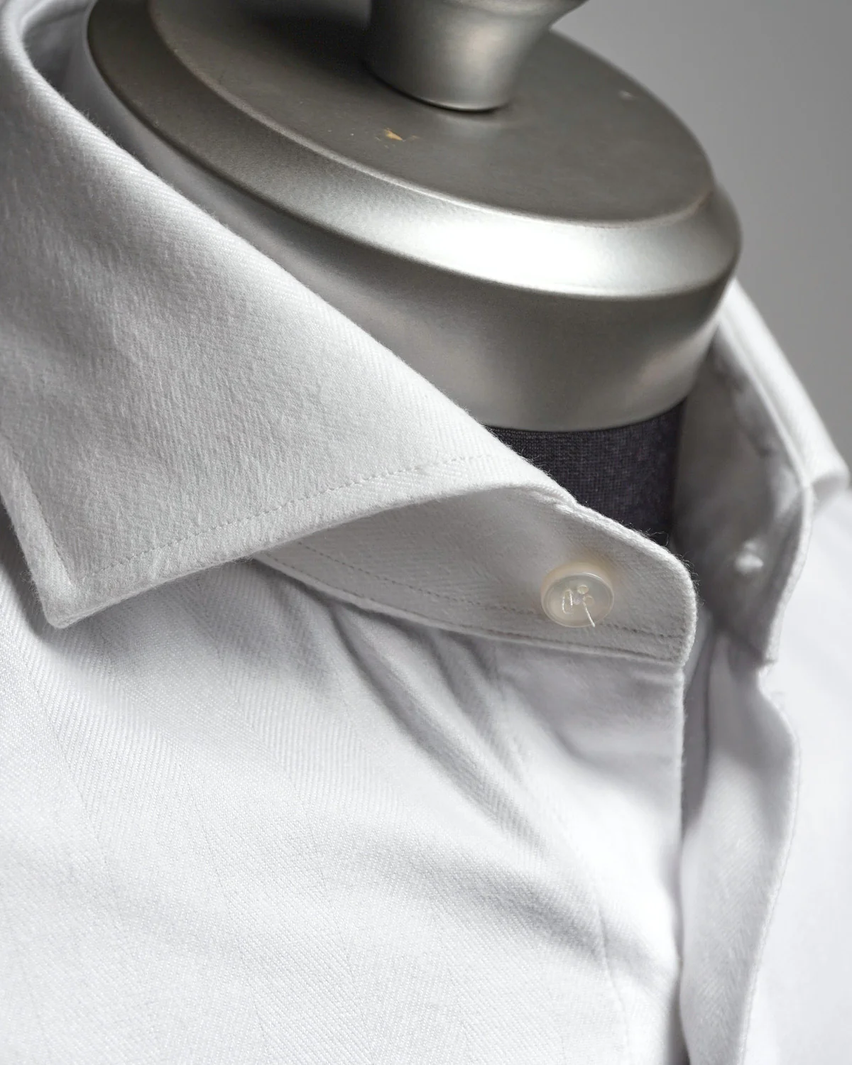 Soft Cotton-Lyocell Flannel Dress Shirt - Image 3