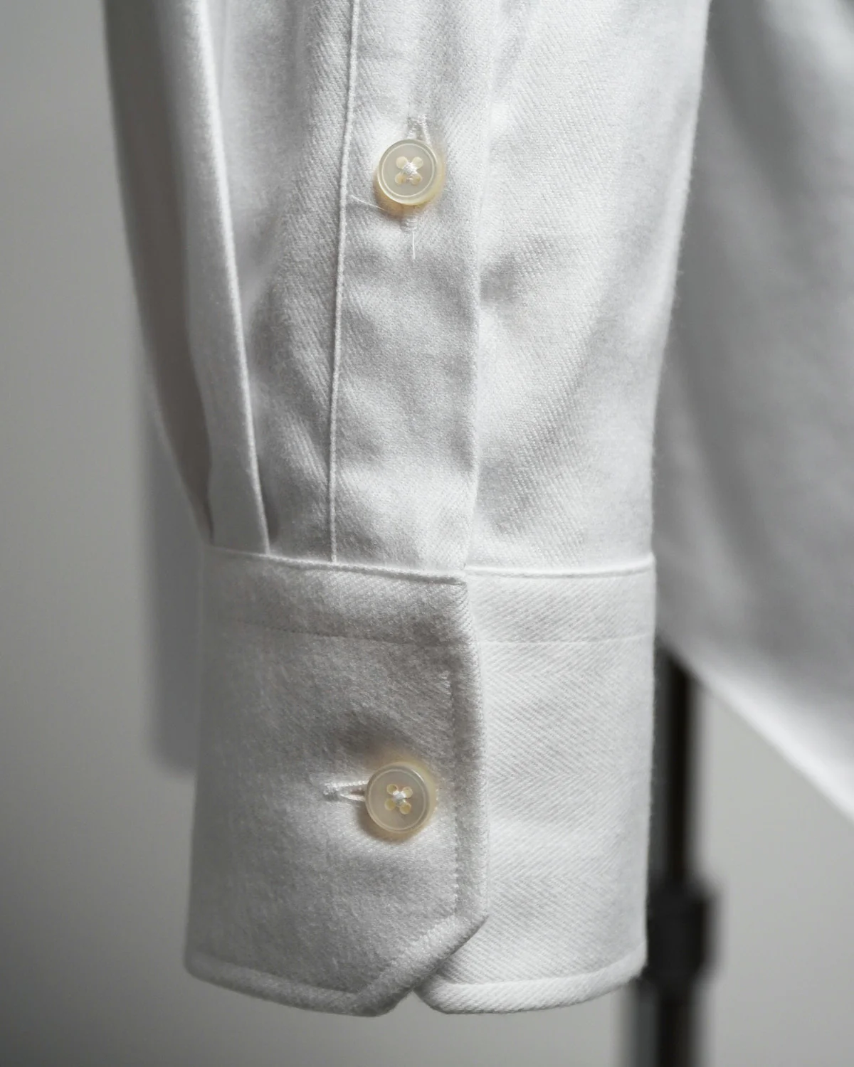 Soft Cotton-Lyocell Flannel Dress Shirt - Image 4